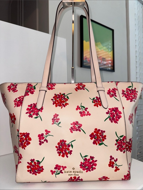 kate spade Handbags - Kate Spade Becca Floral Tote in Fresh Peach Multi